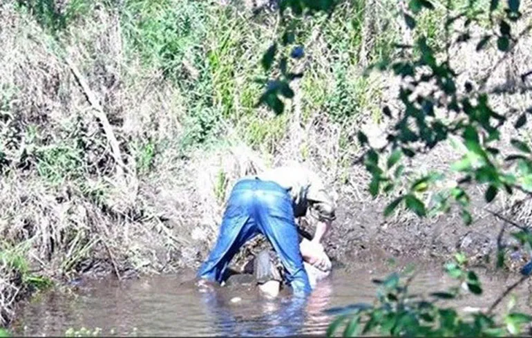 Man doet poging om zijn vrouw te verzuipen in rivier