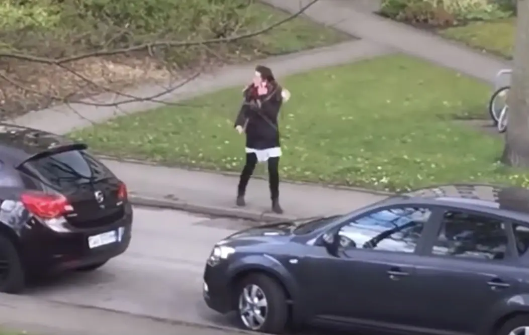Een wrede aanval op meisje op klaarlichte dag