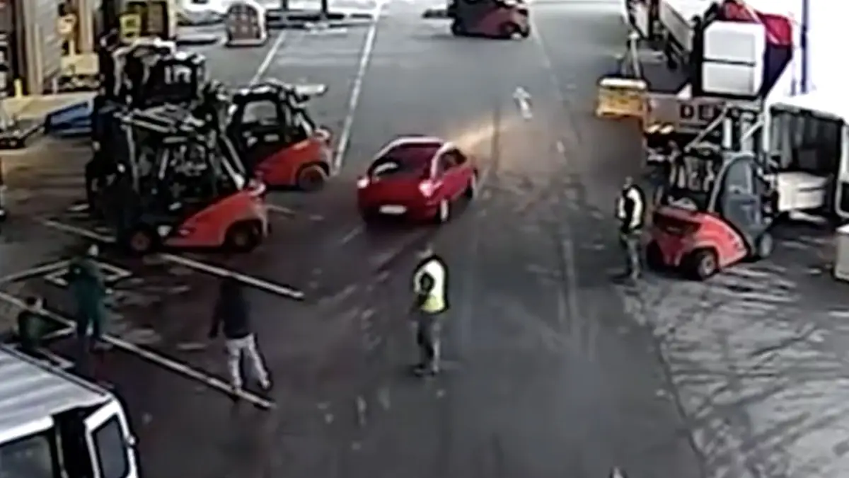 Vorkheftruck brigade voorkomt carjacking