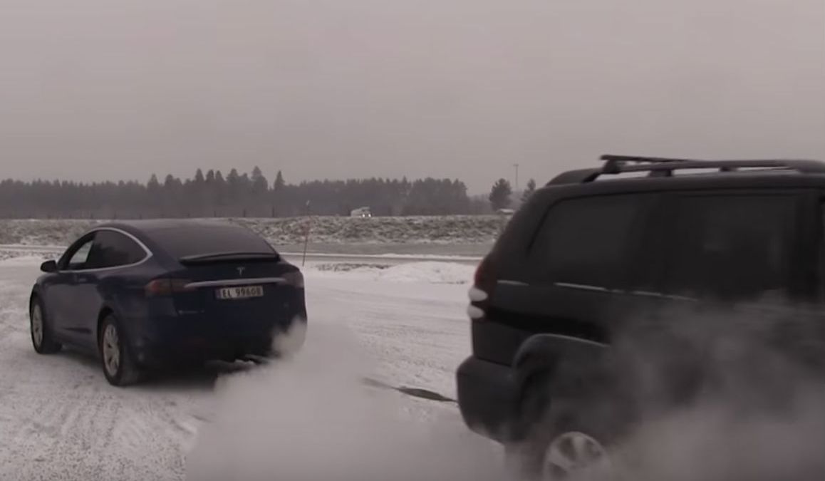 Tesla Model X vs Toyota Land Cruise