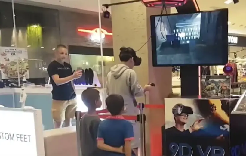 Gastje nog niet helemaal klaar voor virtual reality gaming