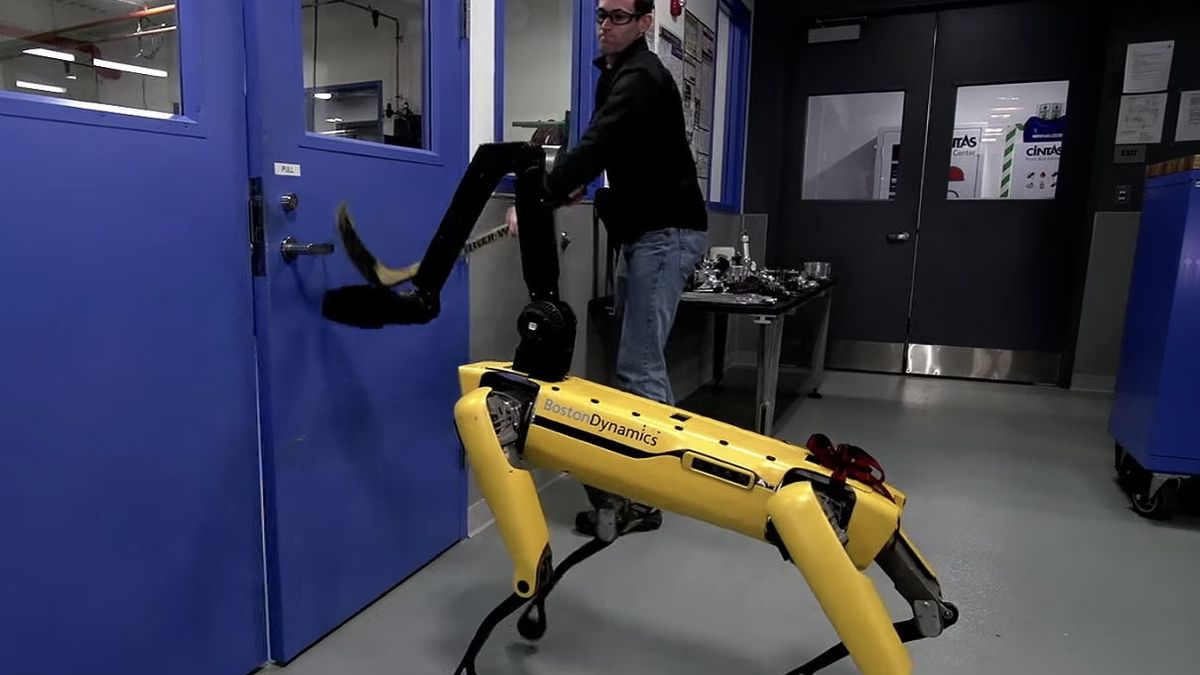 Boston Dynamics robot kan het ook als je het hem lastig maakt