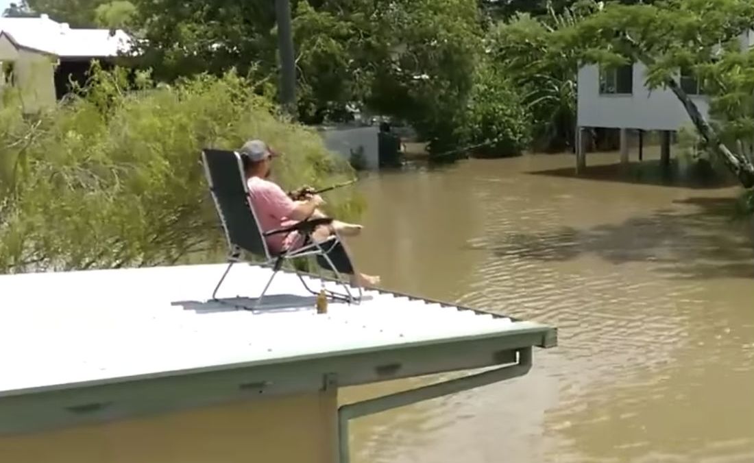 Aussie uit Ingham laat zich niet gek maken door overstroming