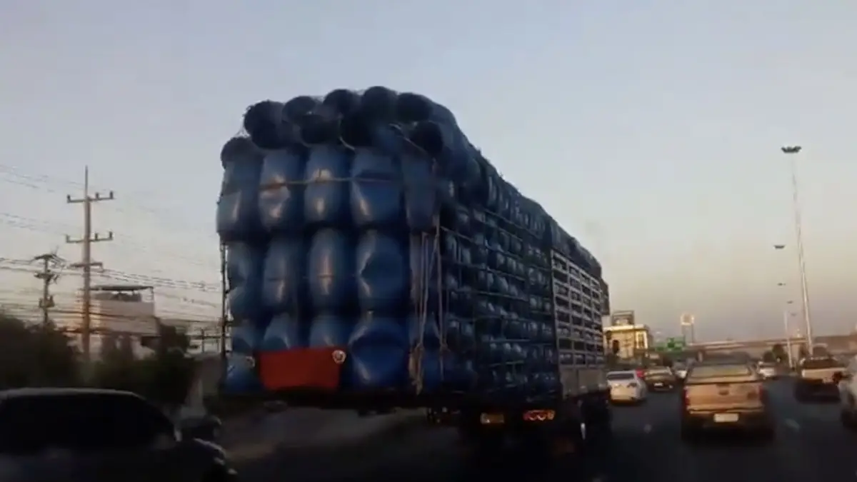 Lading steekt een beetje uit in Thailand