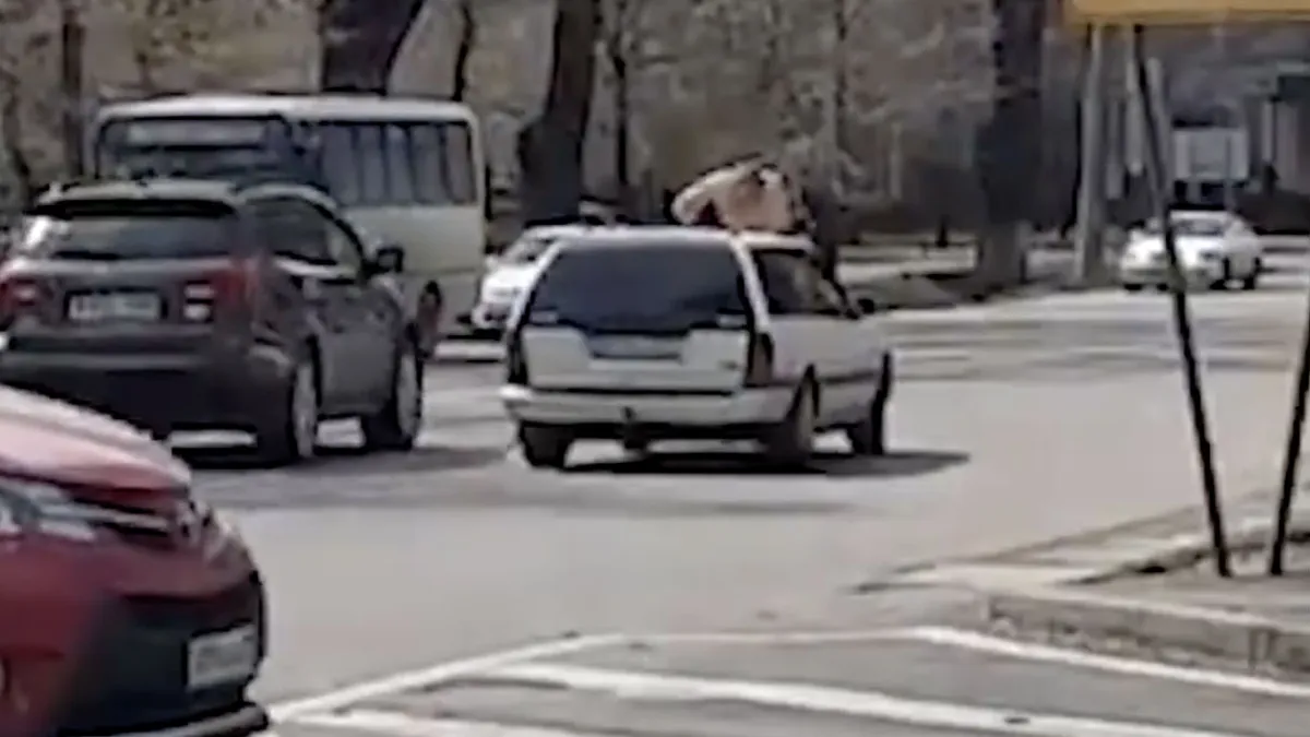 Gek in Kazachstan krijgt te maken met de lokale in Almaty