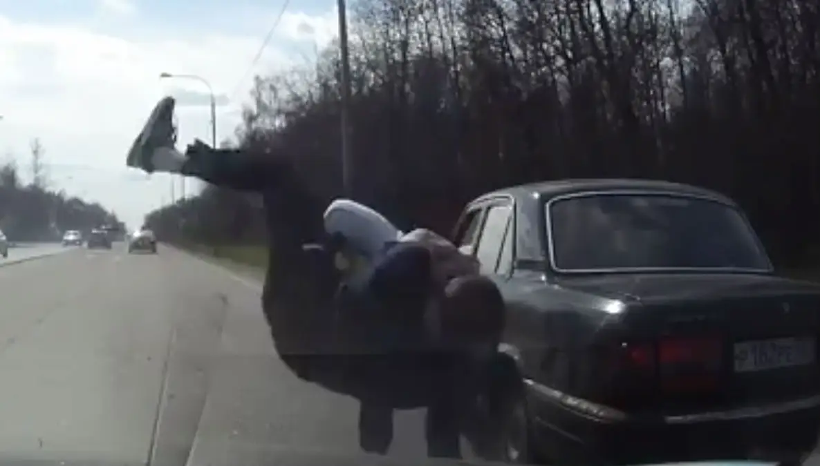 MMA in het verkeer met typische Russisch einde