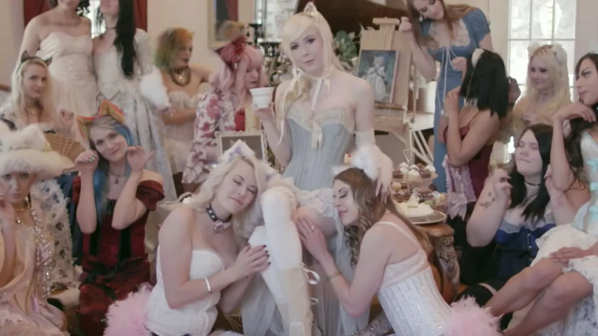 Maak kennis met de katjes van Cat Girl Manor