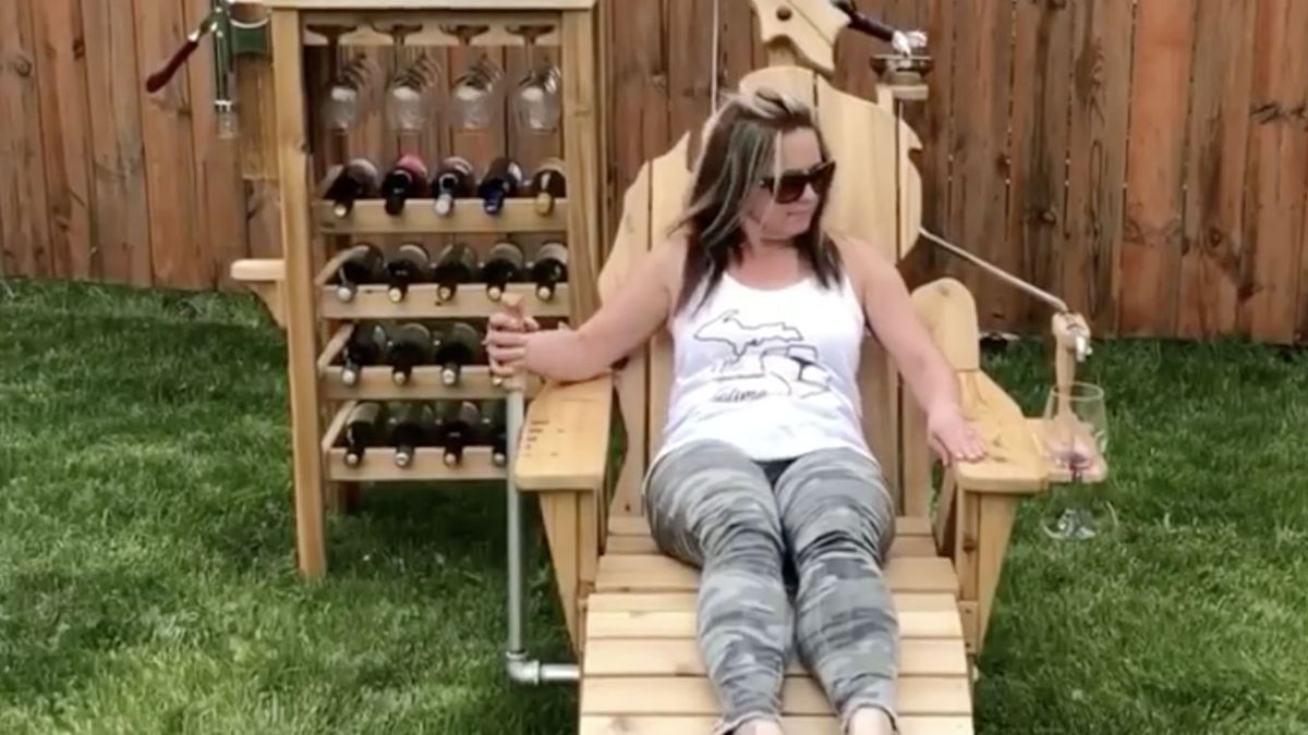 De Michigan Wine Chair is misschien wel de beste uitvinding ooit