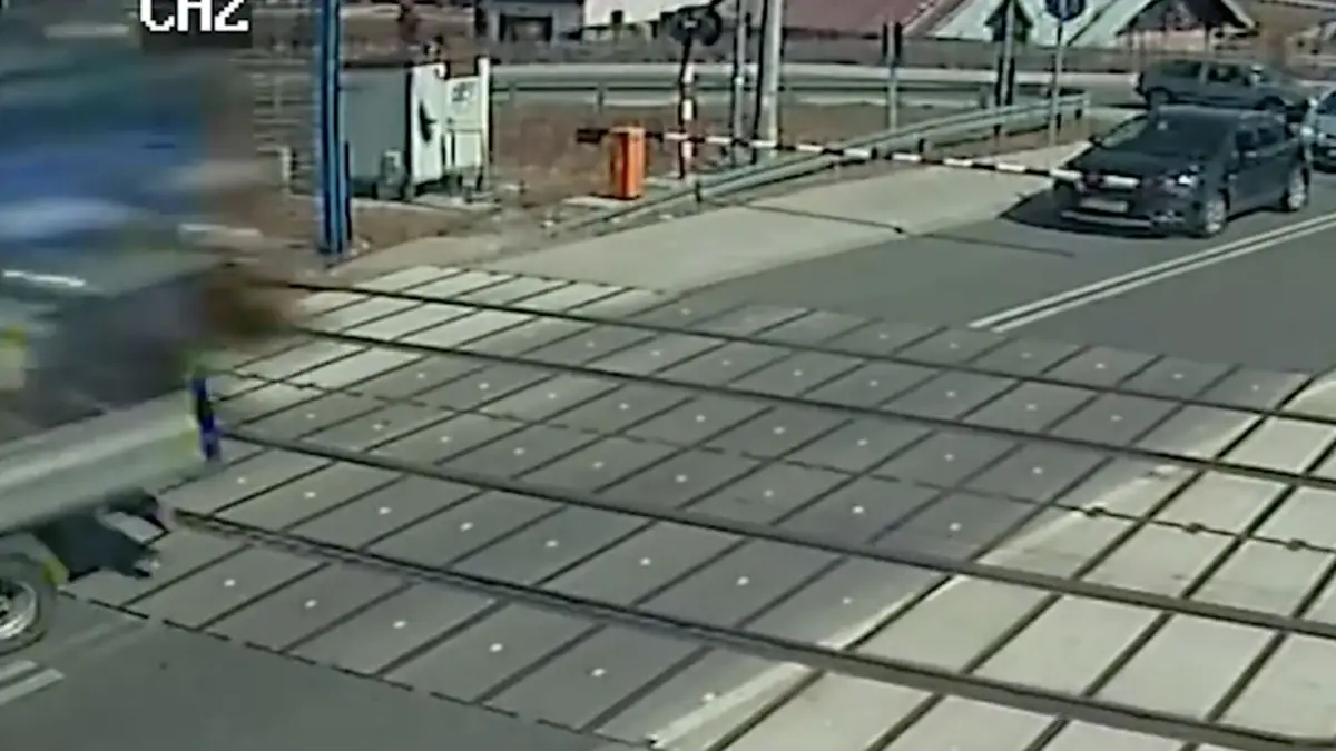 Poolse trein tikt bak van vrachtwagentje