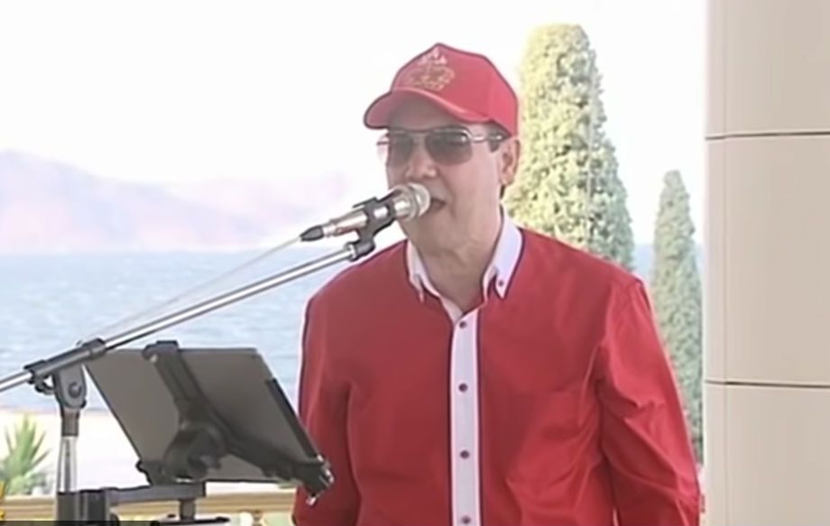 President Turkmenistan is een muzikaal genie
