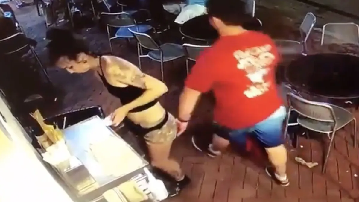 Gast dacht even aan bips van serveerster te kunnen zitten