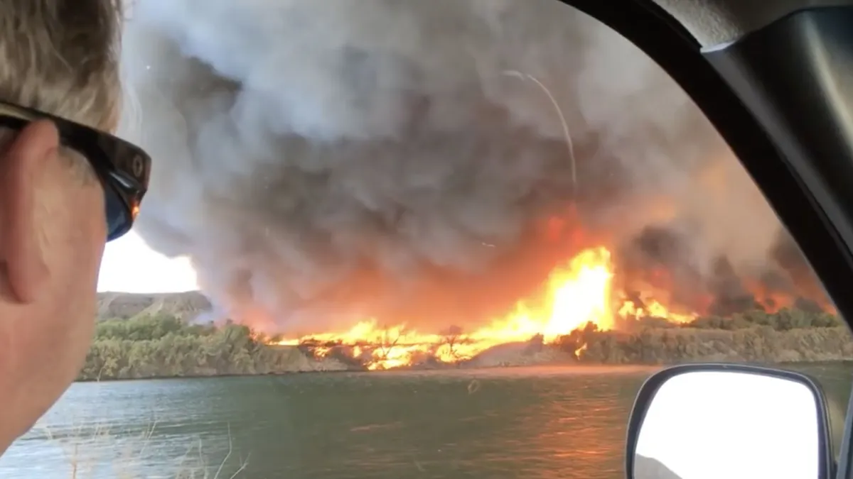 Brand en waterhoos geeft best een cool effect