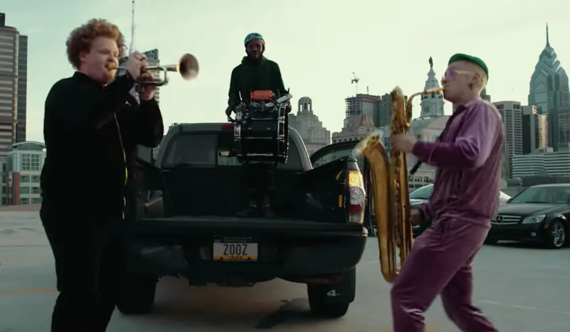 Too Many Zooz gebruikt Car Alarm als metronoom