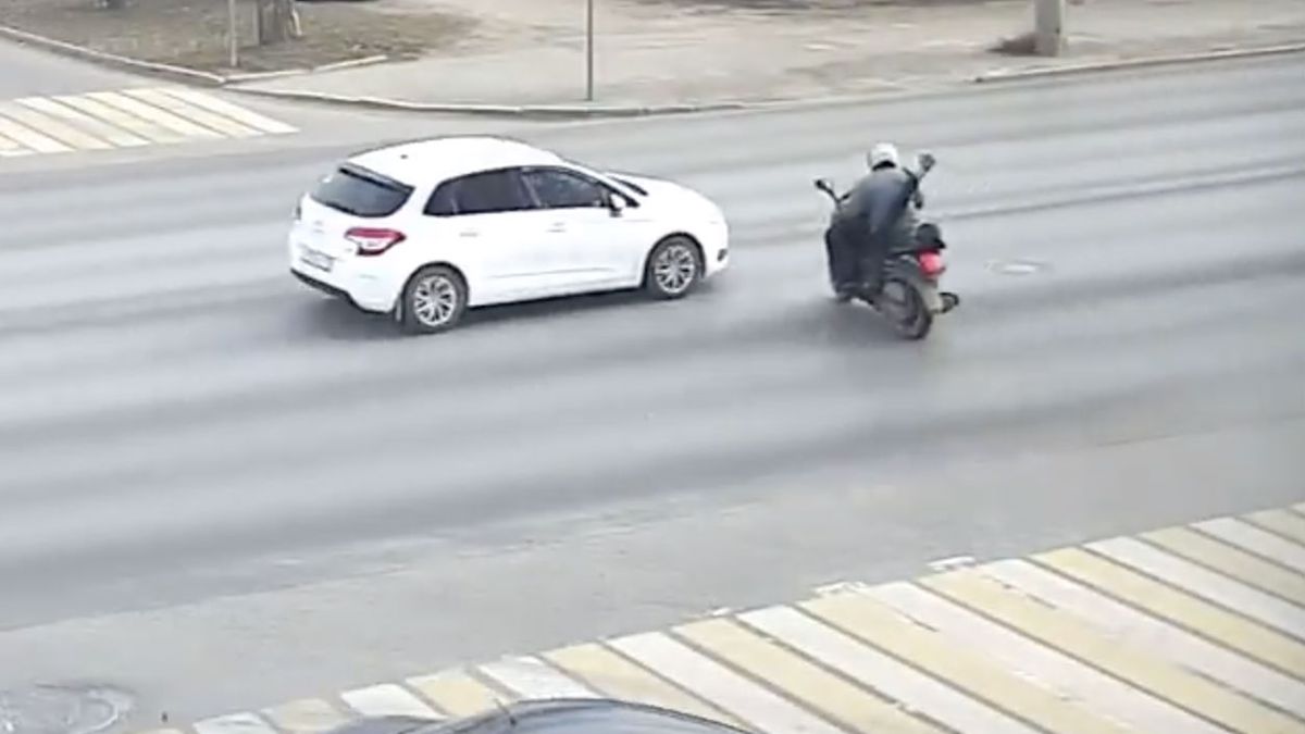 Gast in Perm en hoe zijn scooter kapot ging