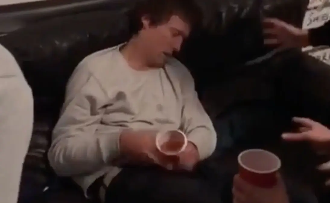 Als eerste in slaap vallen op een feestje is een harde no go