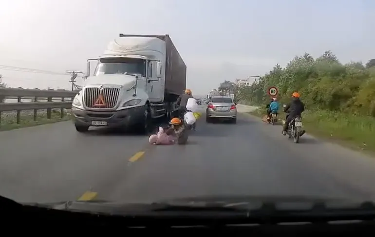 Moeder en kind ontsnappen aan de dood in Vietnam