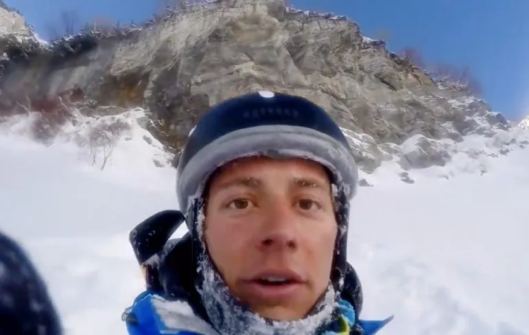 Skier komt goed weg na val van 45 meter hoge rots