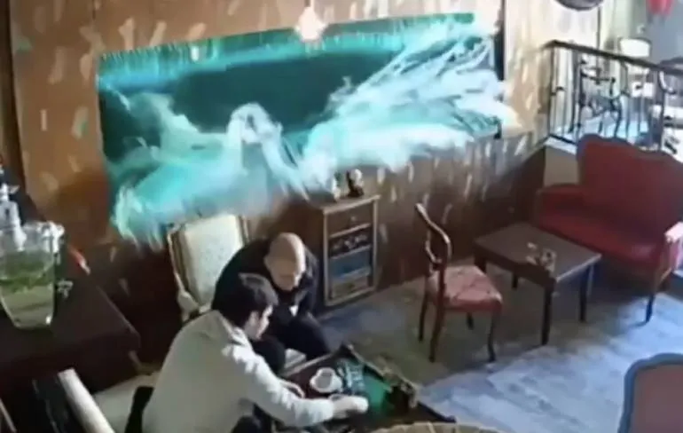 Kitesurfer keihard gehapt door dolle Pitbull