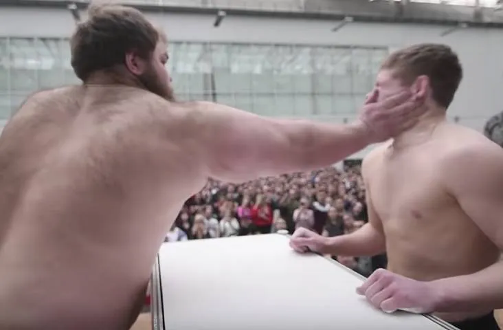 Heerlijk Slap-Off materiaal tijdens Siberian Power Show 2019