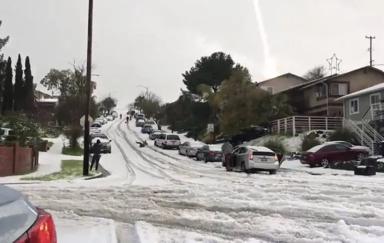 Kaboem tijdens sneeuwpret in San Jose
