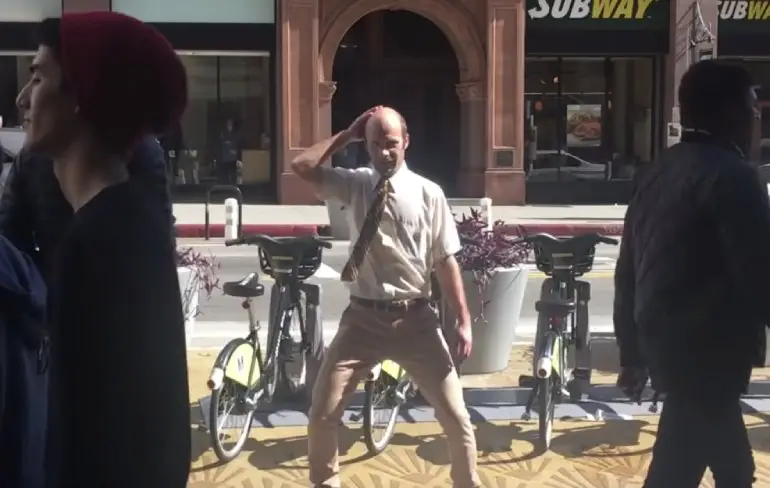 Lekker een uurtje dad dansjes uitvoeren in Los Angeles