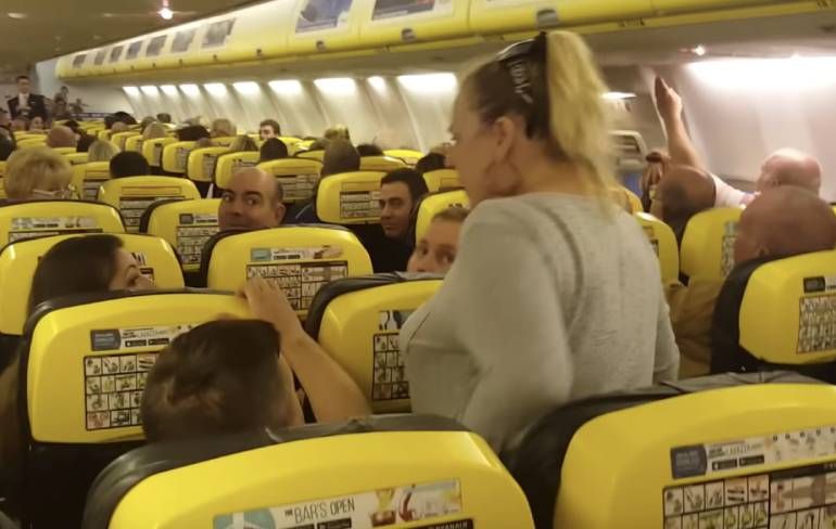 Vrouw maakt ruzie waardoor Ryanair toestel om kon draaien
