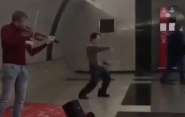 Ondertussen in de metro van Moskou