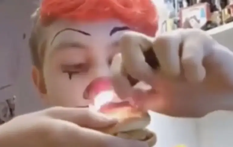 De clown, koning en kolonel aan de weed