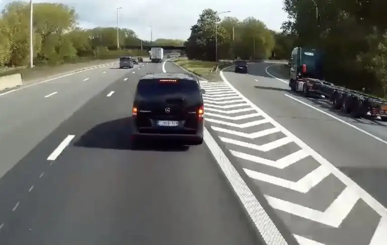 Idioot haalt gekke actie uit op de E19