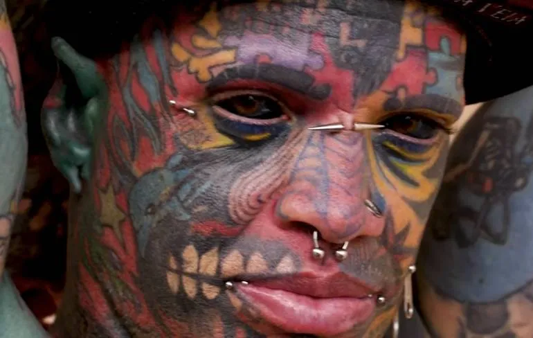 Marcelo B-boy is nogal gek op zijn tattoos en body modifications