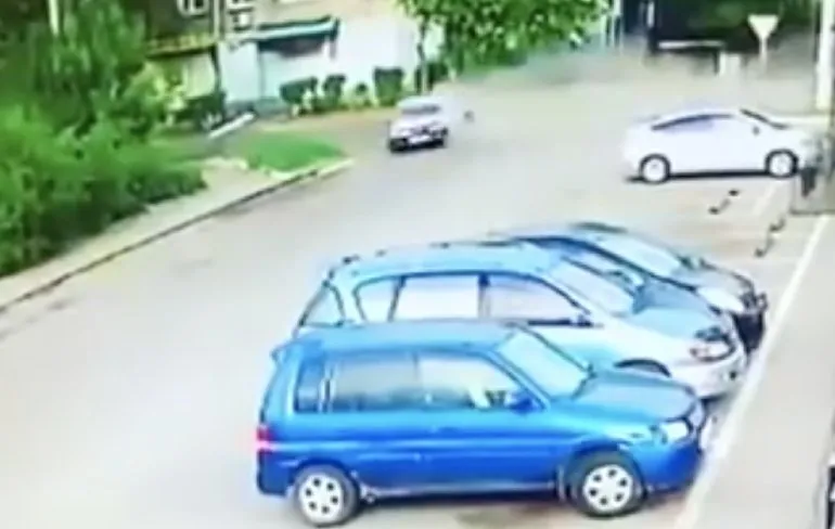 Zatte verliest controle over auto tijdens achtervolging