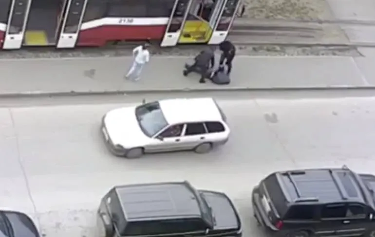 Tankwagens doen kaboem tijdens brand