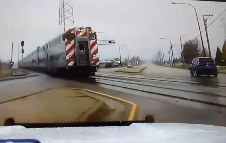 Oeps momentje bij spoorwegovergang in Amerikaanse Illinois