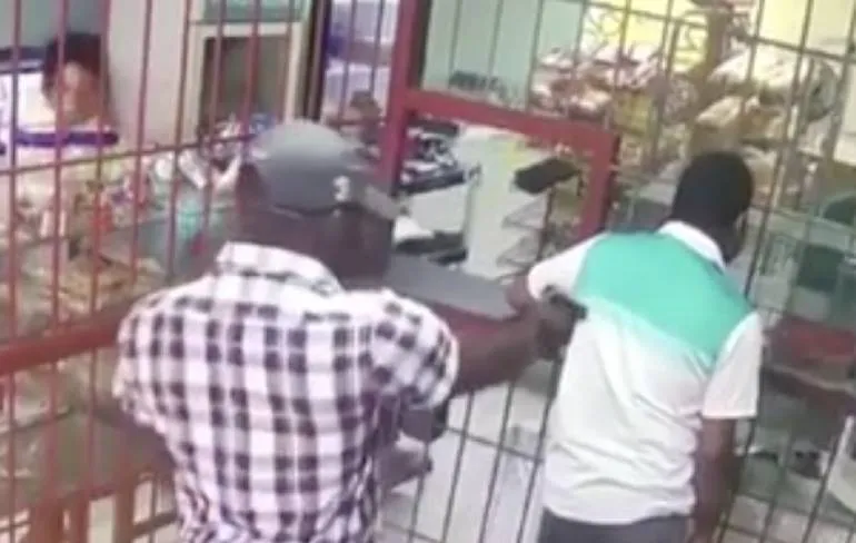 Gast komt heel goed weg omdat wapen weigert