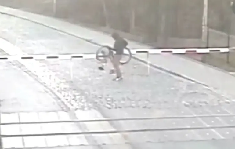 Voor sommige Polen is een spoorwegovergang te lastig