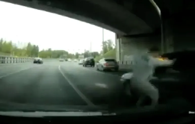 Gast krijgt lichtkogel na verhaal halen tijdens verkeersruzie