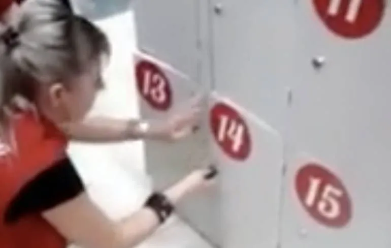 Kind in kluisje van winkelcentrum in Krasnodar