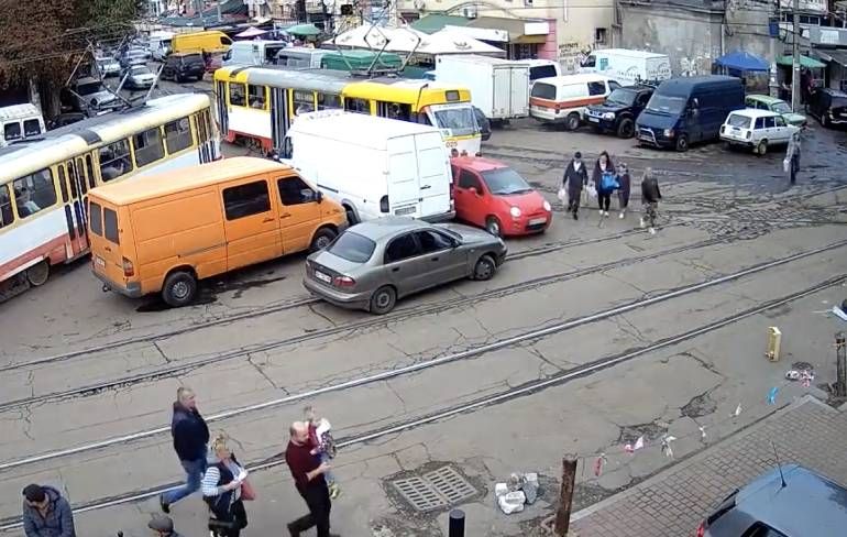 Dame kiest meest onhandige parkeerplaats van Odessa