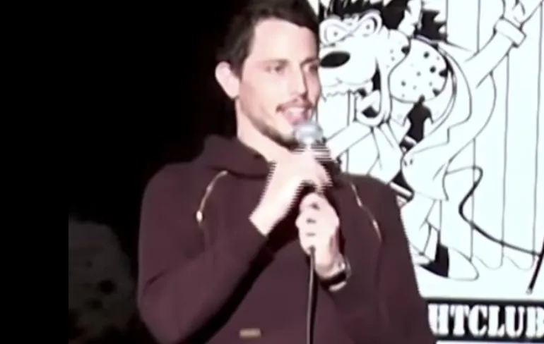 Tony Hinchcliffe heeft last van heckler om Helen Keller grapje