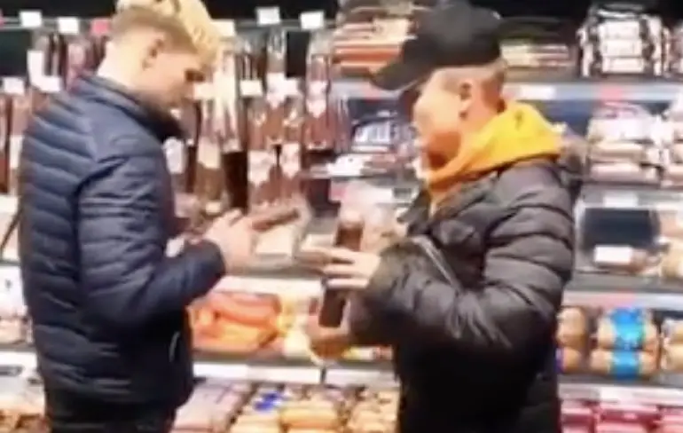 De meeste sympathieke manier van een worst jatten ooit