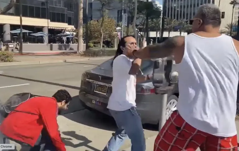 Beer van een Trump aanhanger is tegenstanders goed zat en deelt wat uit