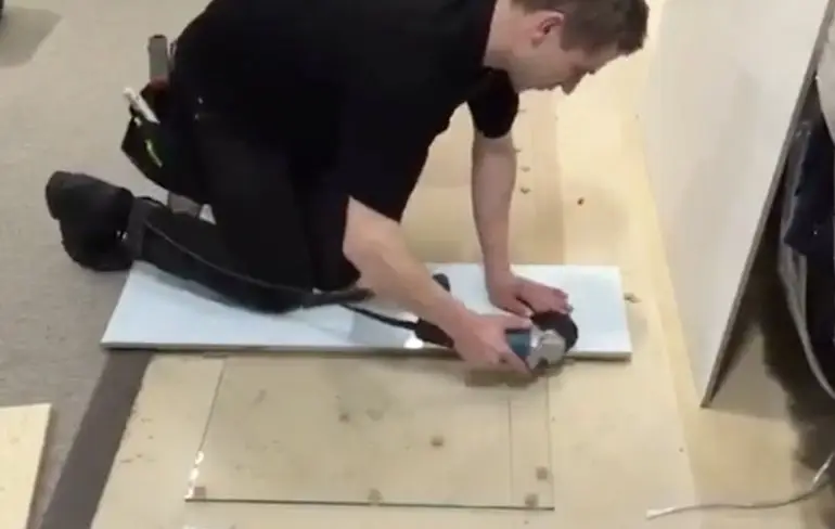 Ruitje op maat maken in een klap is een rot klus