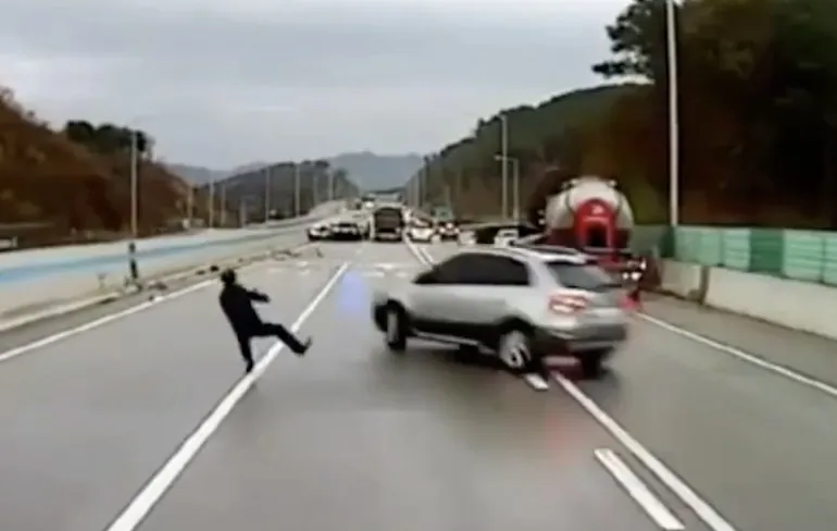 Koreaanse kettingklapper door ijzel