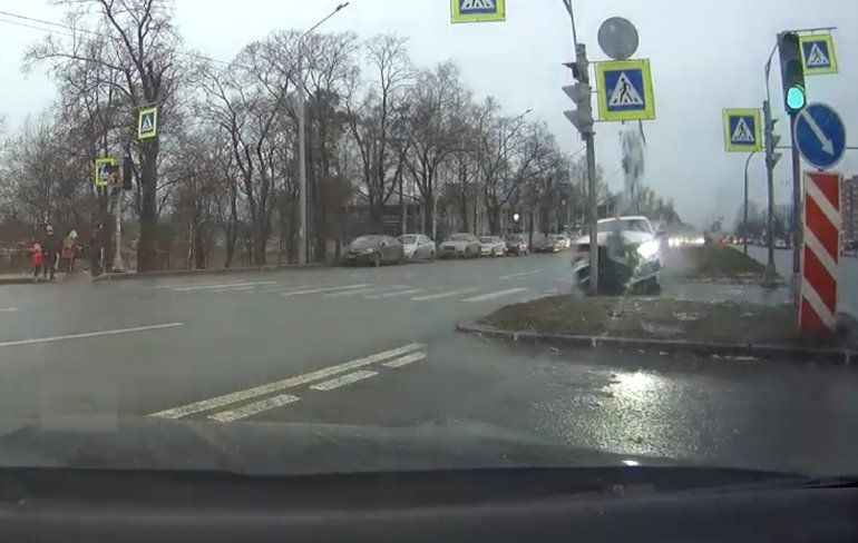 Gek in Audi A7 veroorzaakt chaos in St Petersburg