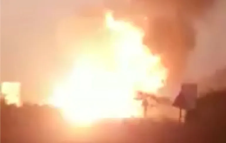 Aanrijding in India waar zelfs Michael Bay wel wat mee kan