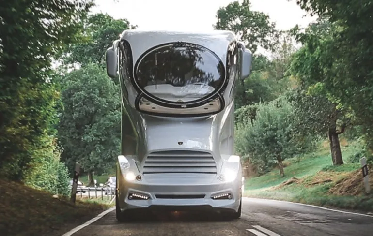 Voor een camper van 3 miljoen moet je even langs Mario