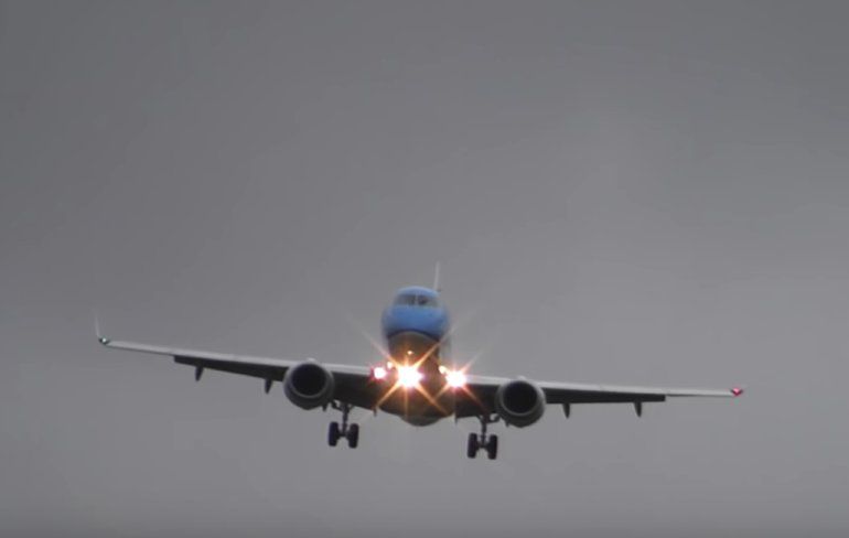 KLM-toestel moest doorstart maken door storm Brendan