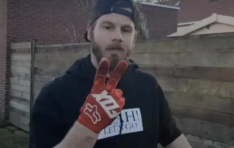 Rapper Sjors leert ons springen met een mountainbike