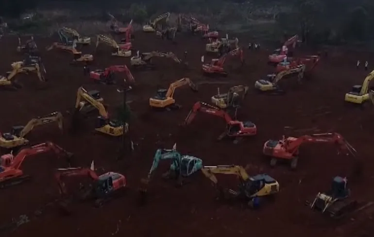 In Wuhan stampen ze met spoed een mega ziekenhuis uit de grond