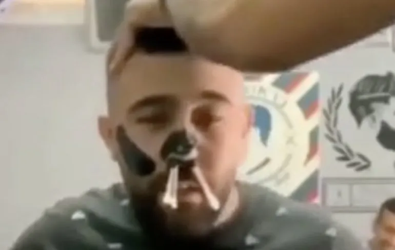 Rus gebruikt taxi app om parkeerplaats te fixen